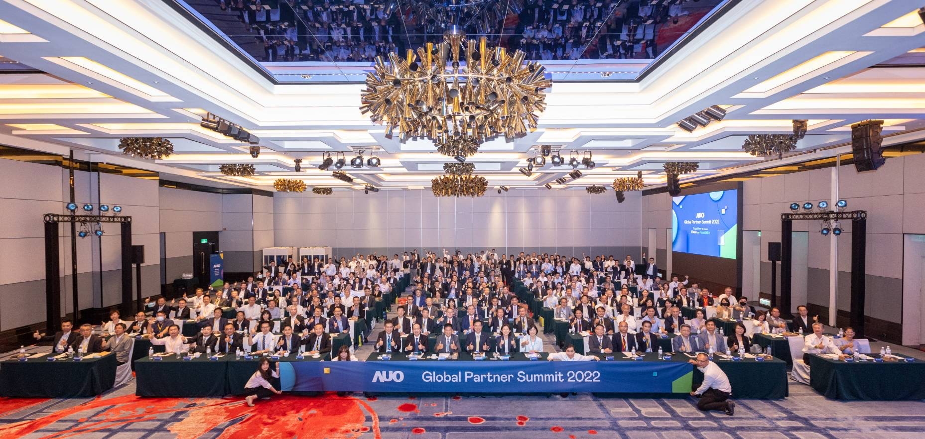 友達推動「安心、創新、用心、同心、盡心」五星職旅，為菲籍員工打造全方位照護，首度贏得「人權實踐與發展領袖獎」殊榮