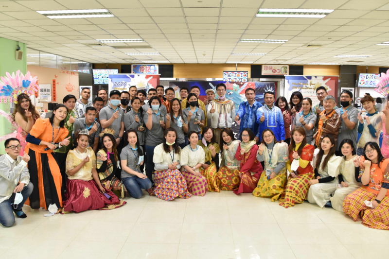 友達推動「安心、創新、用心、同心、盡心」五星職旅，為菲籍員工打造全方位照護，首度贏得「人權實踐與發展領袖獎」殊榮