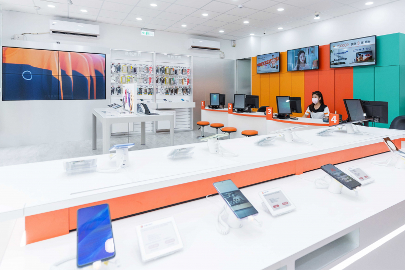 創利空間智慧零售軟硬整合方案，協助台灣大哥大門市完成數位內容行銷系統的佈建，打造全新世代的數位服務據點