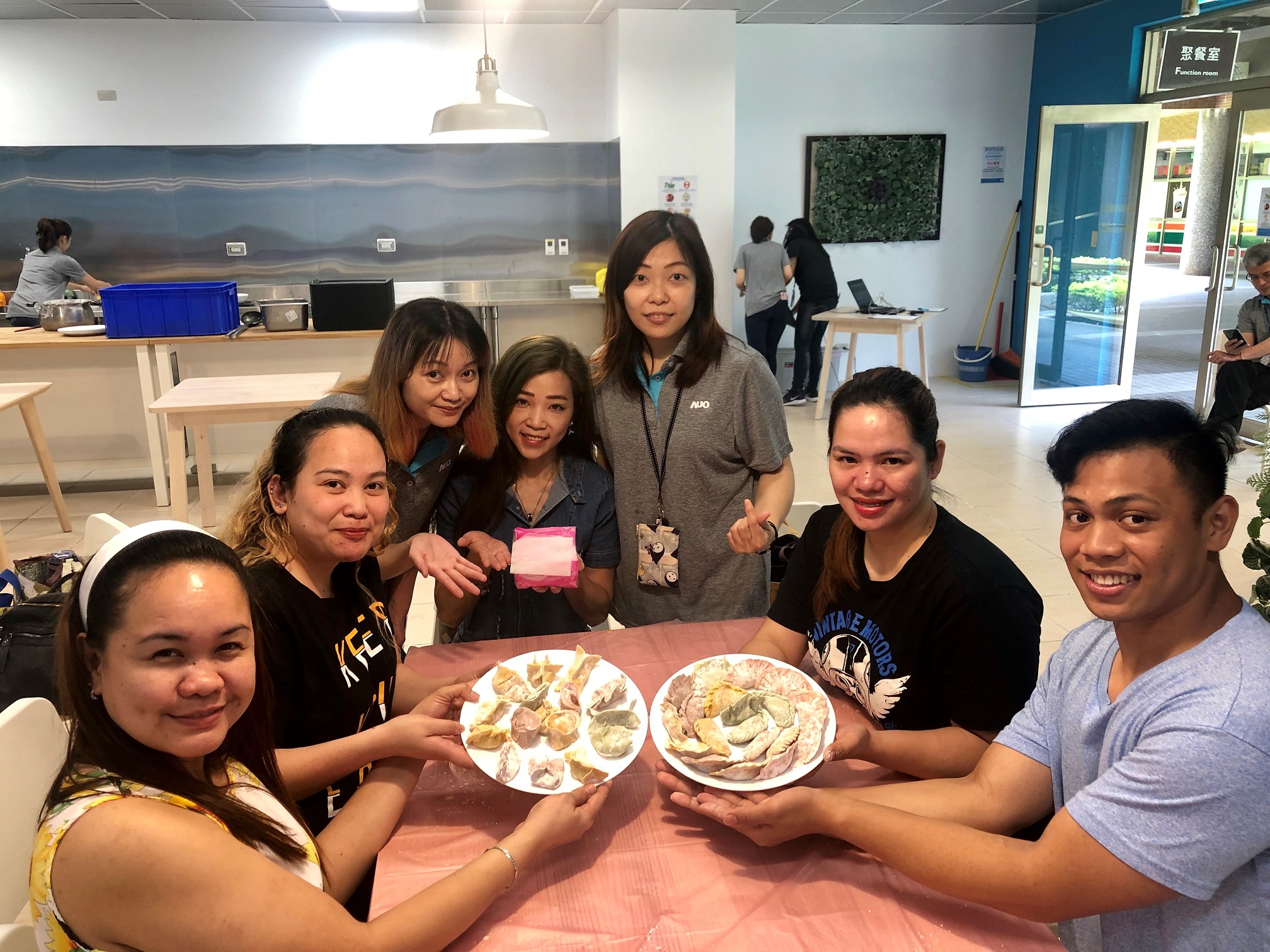 友達將DEI理念貫徹到企業文化和實踐，舉辦如台菲廚藝交流等活動，讓同仁了解彼此文化差異、培養情感