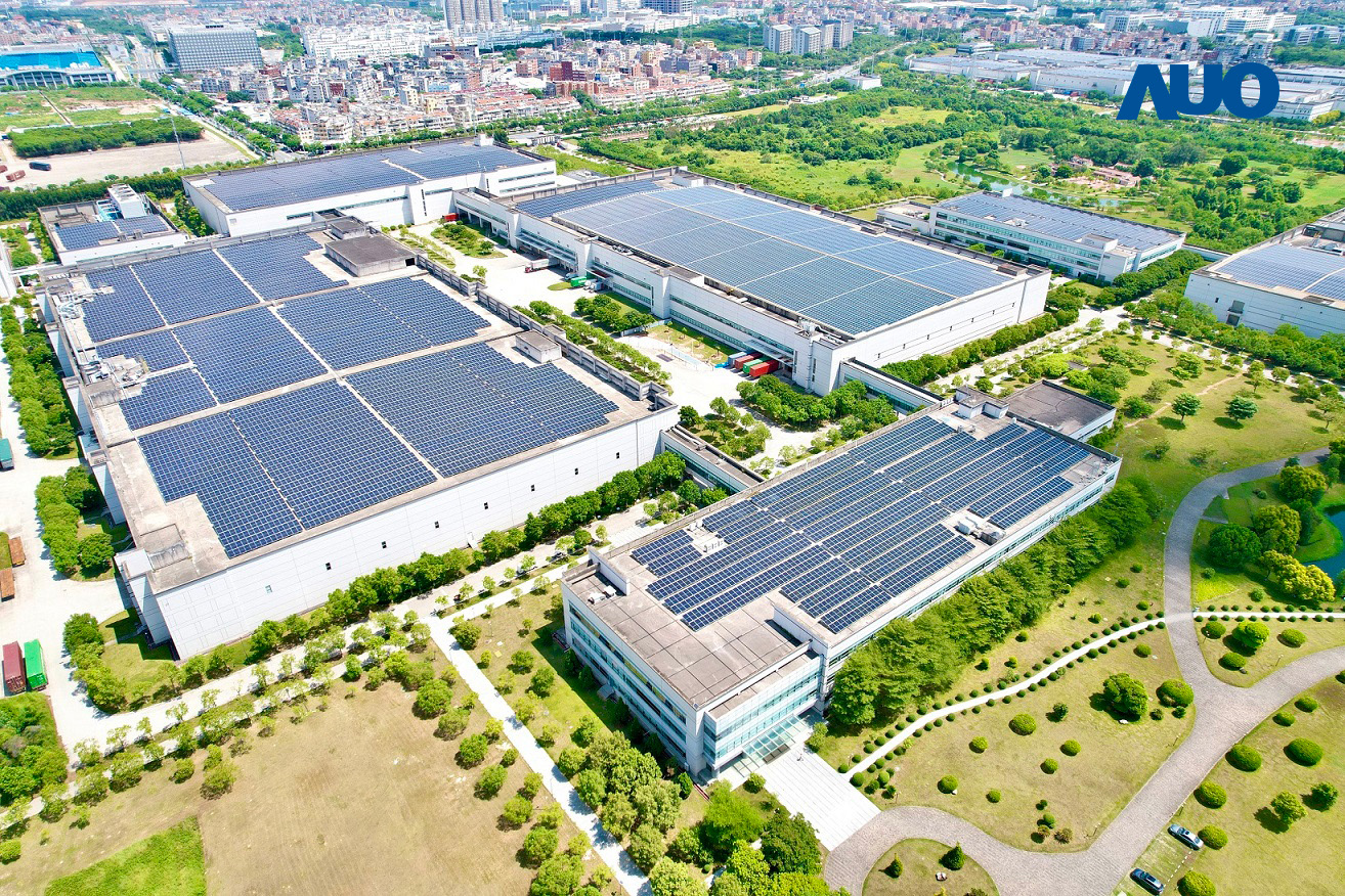 金年会|jinnianhui厦门推动智能制造同时，透过绿电创能纵深推进绿色转型，厂区全屋顶铺设太阳能光伏板，每年太阳能发电 2,600多万度