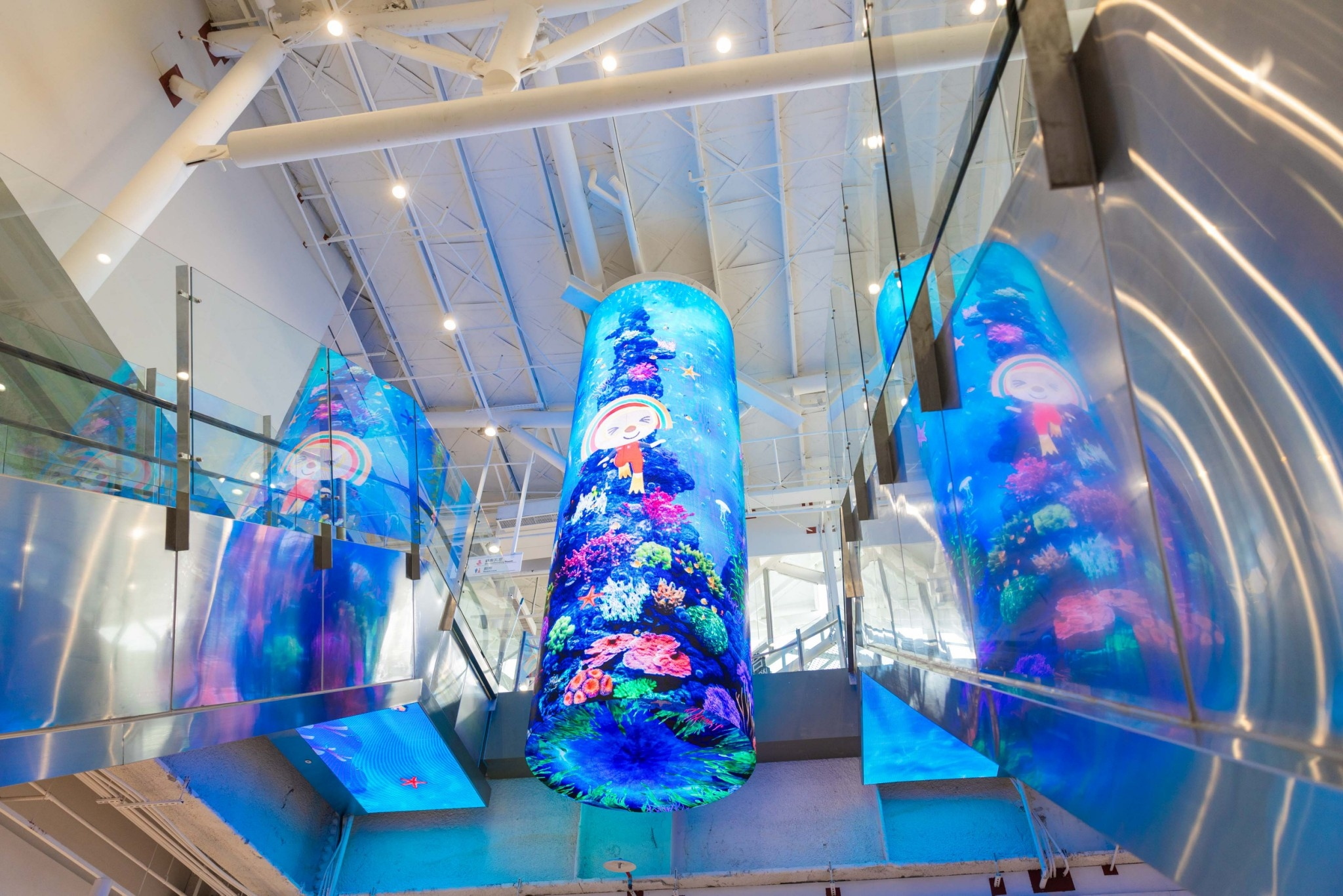 達擎與傑可達整合先進顯示技術與軟硬體應用服務，提供一系列大型LED顯示解決方案，為全新改裝開幕的「清水服務區」佈局嶄新視覺體驗。