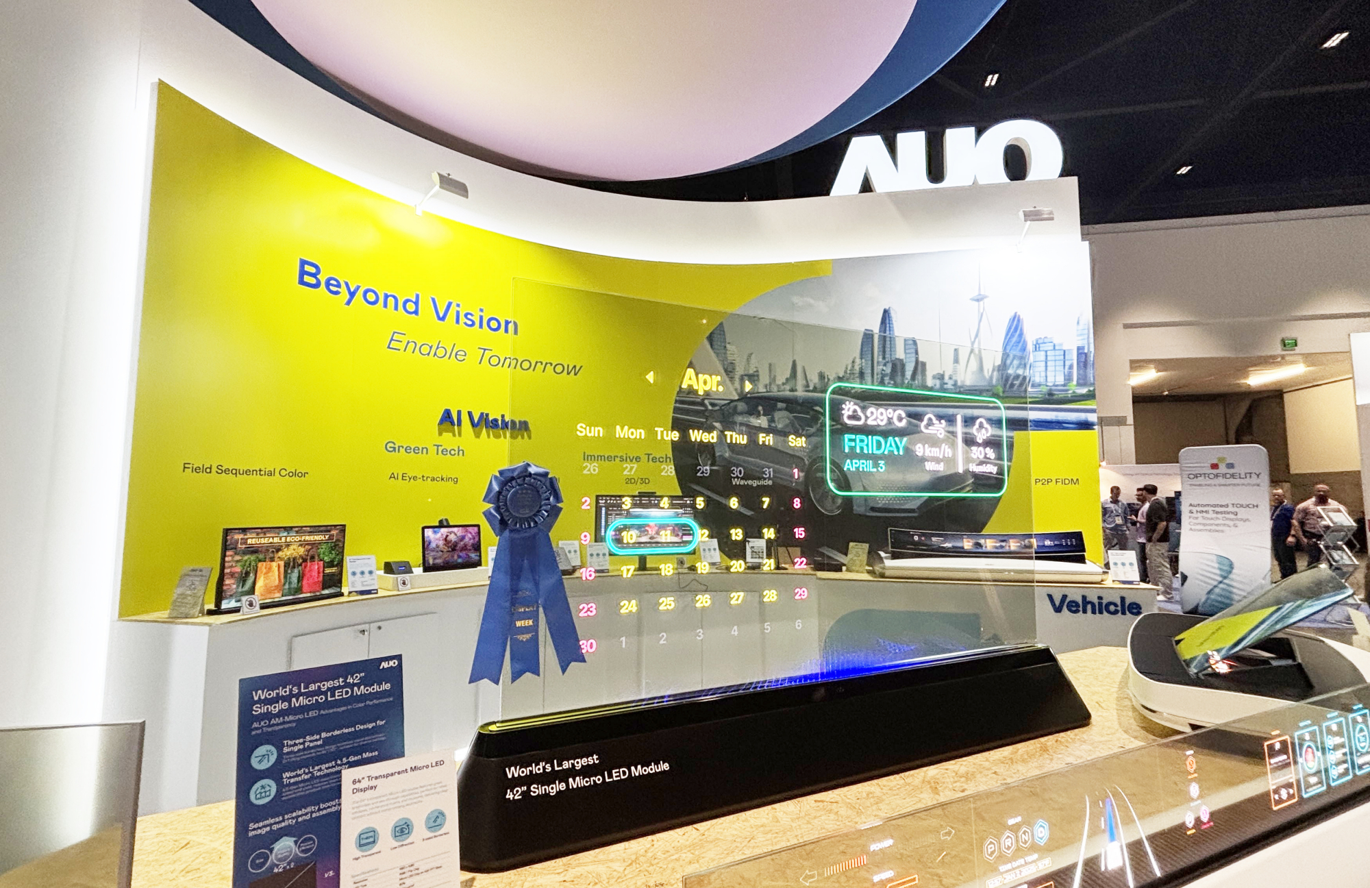 金年会|jinnianhui64吋透明Micro LED显示器获〝最佳Micro LED技术应用奖〞，其绝妙的透明穿透特性，同时具备1,000 nits的高亮度表现，并透过精细的无缝拼接延伸，可依需求灵活应用于多元场域，展现出Micro LED显示技术划时空的无限潜力