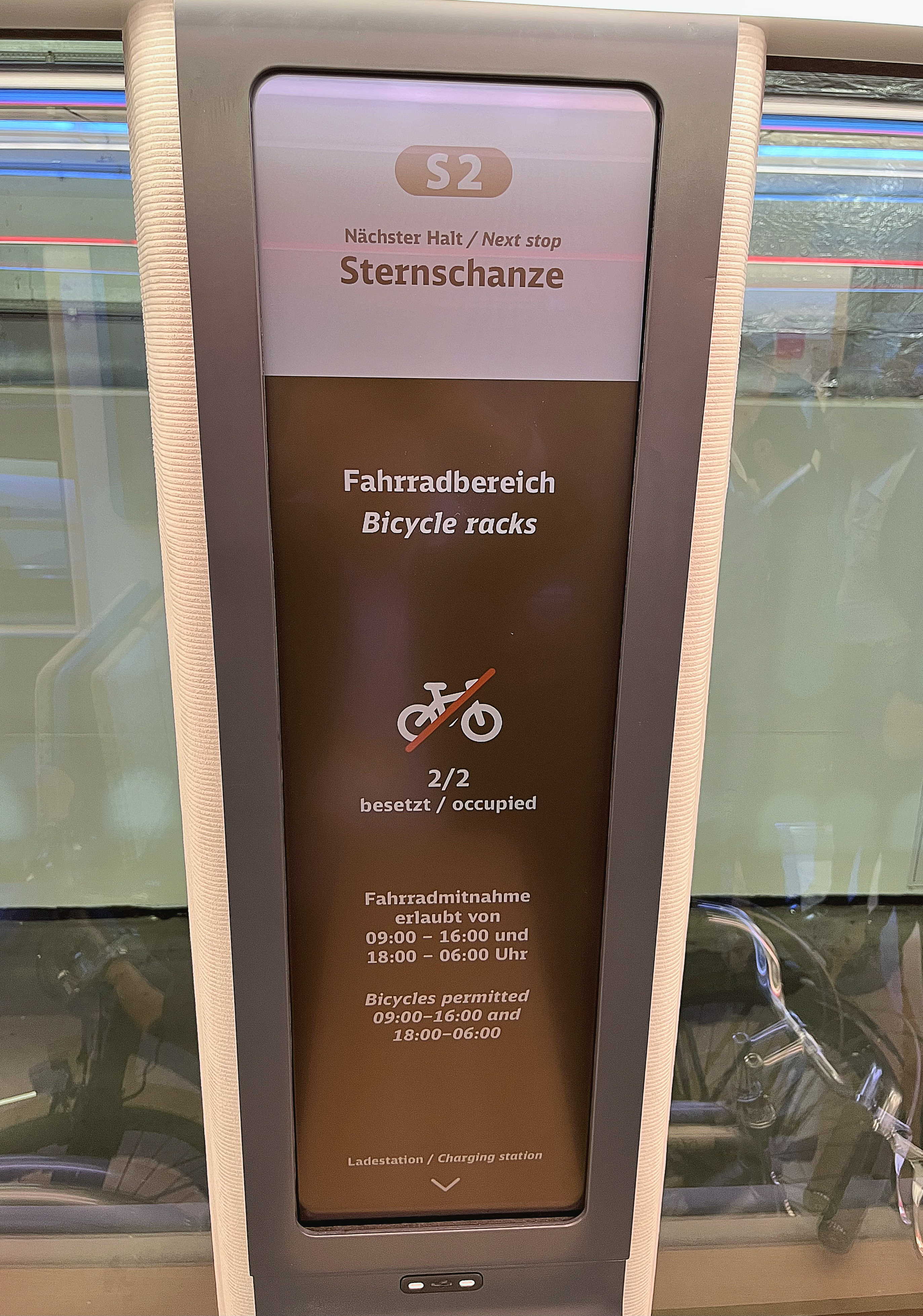 达擎HiRaso显示技术采用胆固醇液晶独特的双稳态特性及反射环境光线的方式，发挥最佳能源运用效率，其仅在更换显示画面时才消耗电力，在持续静止的画面显示上则为零耗电，与传统液晶显示技术相比大幅节省90%能耗