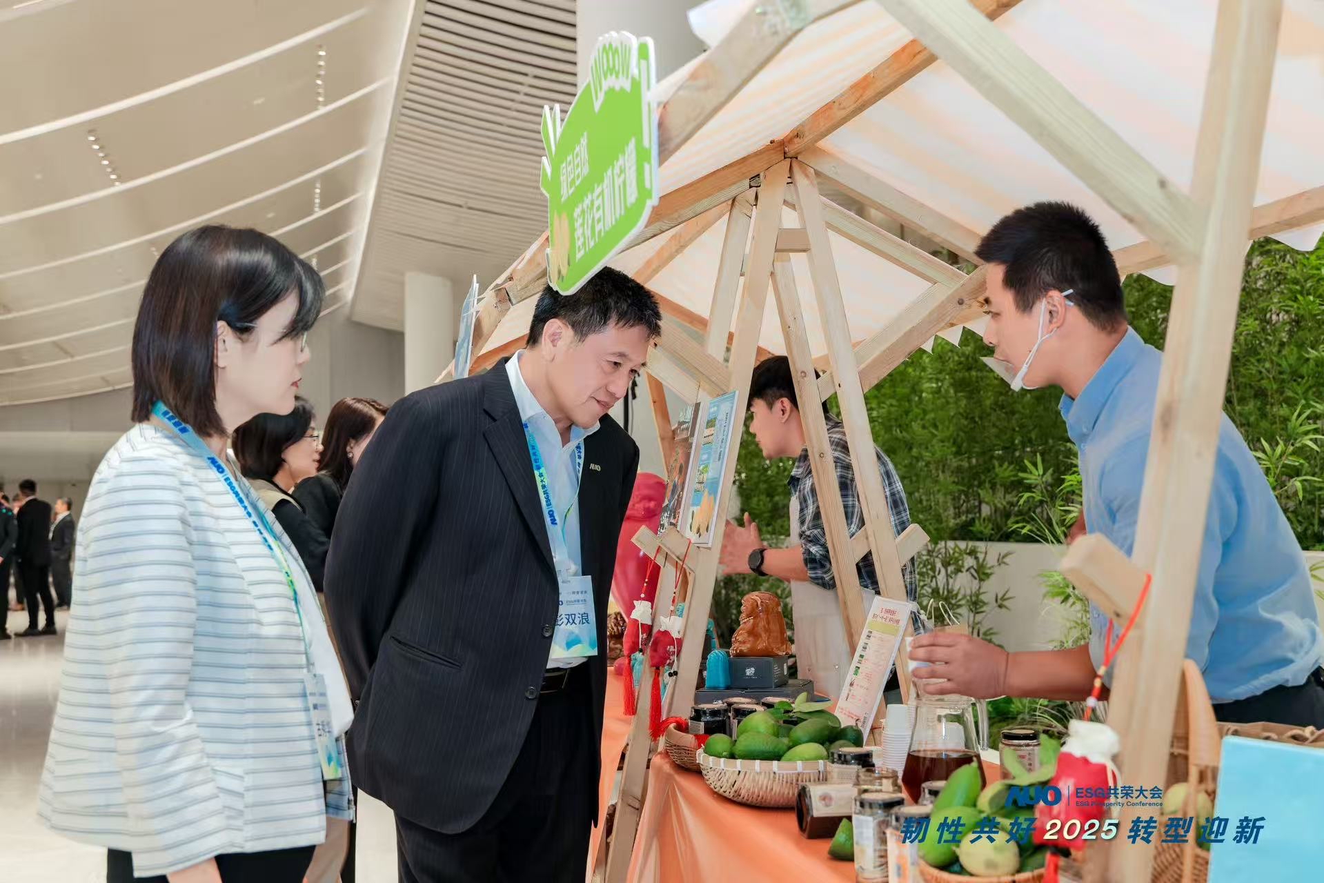 金年会|jinnianhui大会设置ESG互动展区，携手ADT、华展工业等供应链伙伴与社会企业，集中呈现绿色产品、循环成果与社区共融实践，通过可观可感的沉浸式体验，构建从技术到文化的立体永续价值链，获得与会嘉宾广泛好评。